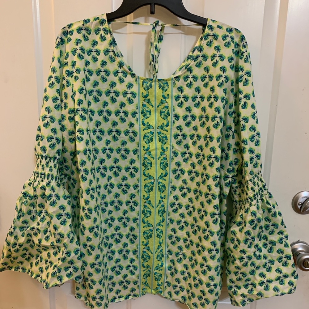 Crown & Ivy top with bell sleeves. 3X